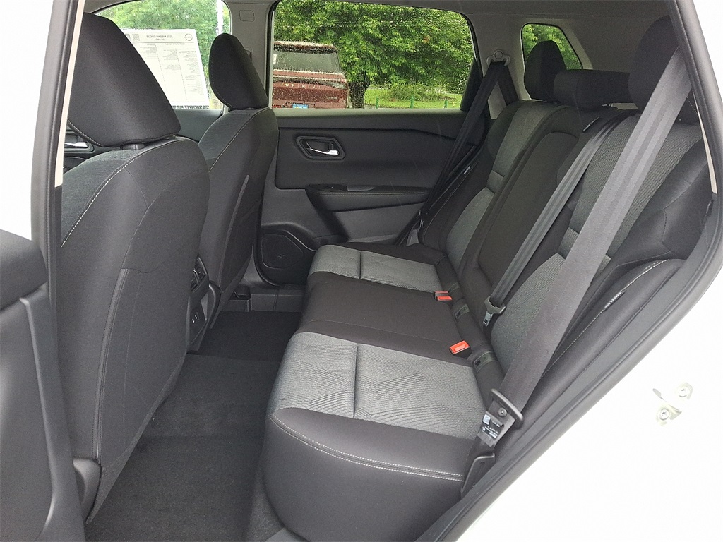 2025 Nissan Rogue SV - Photo 6