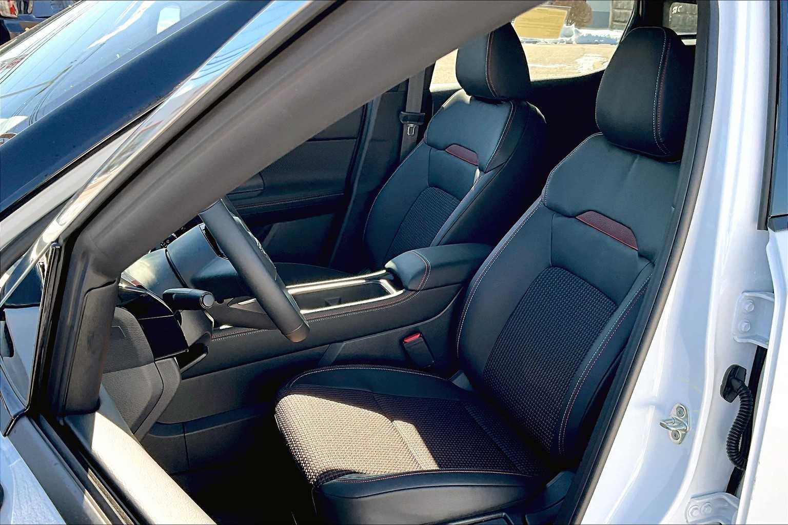 2025 Nissan Kicks SR - Photo 11