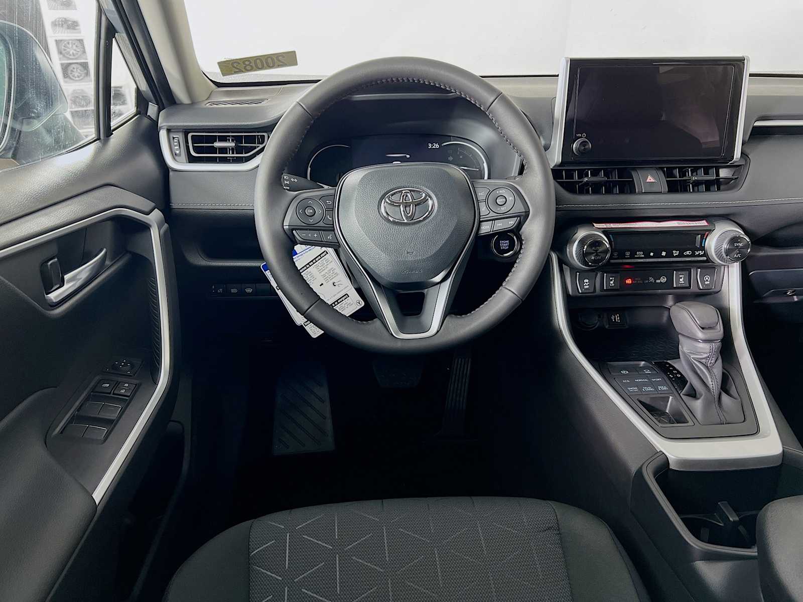 2025 Toyota RAV4 XLE - Photo 15
