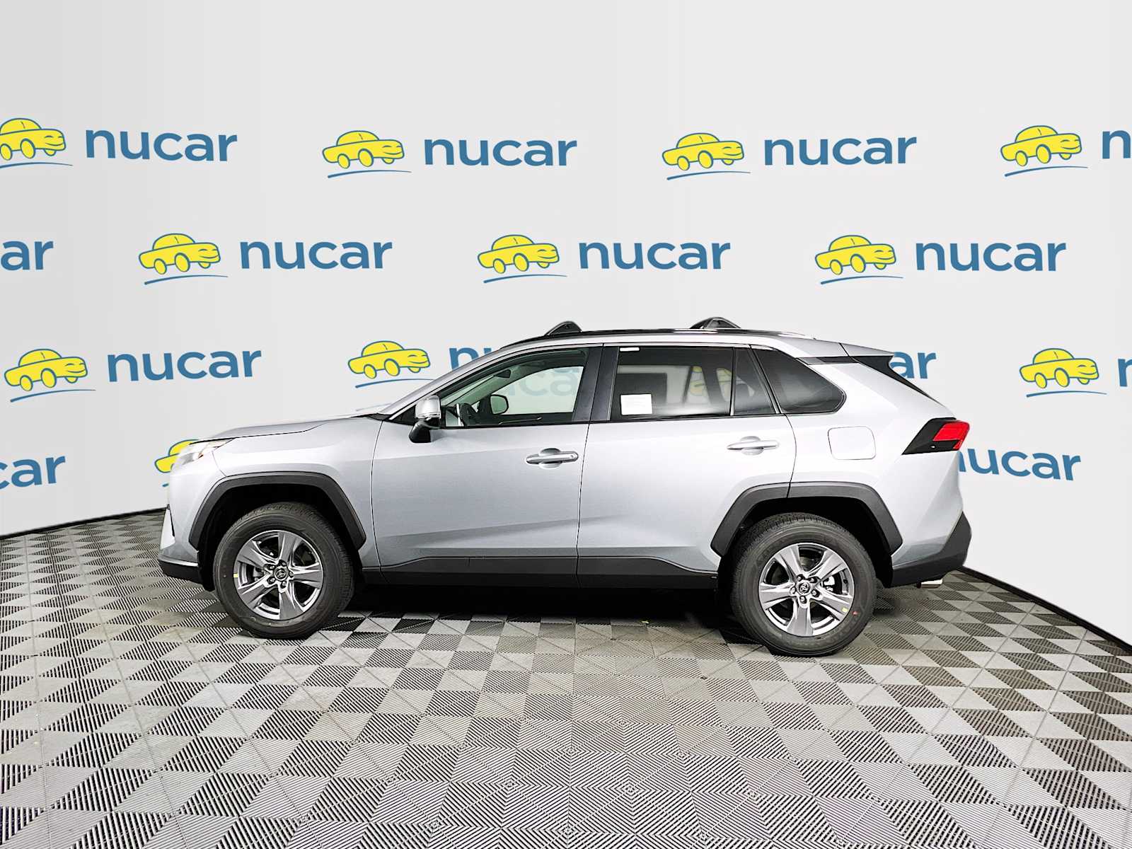 2025 Toyota RAV4 XLE - Photo 3