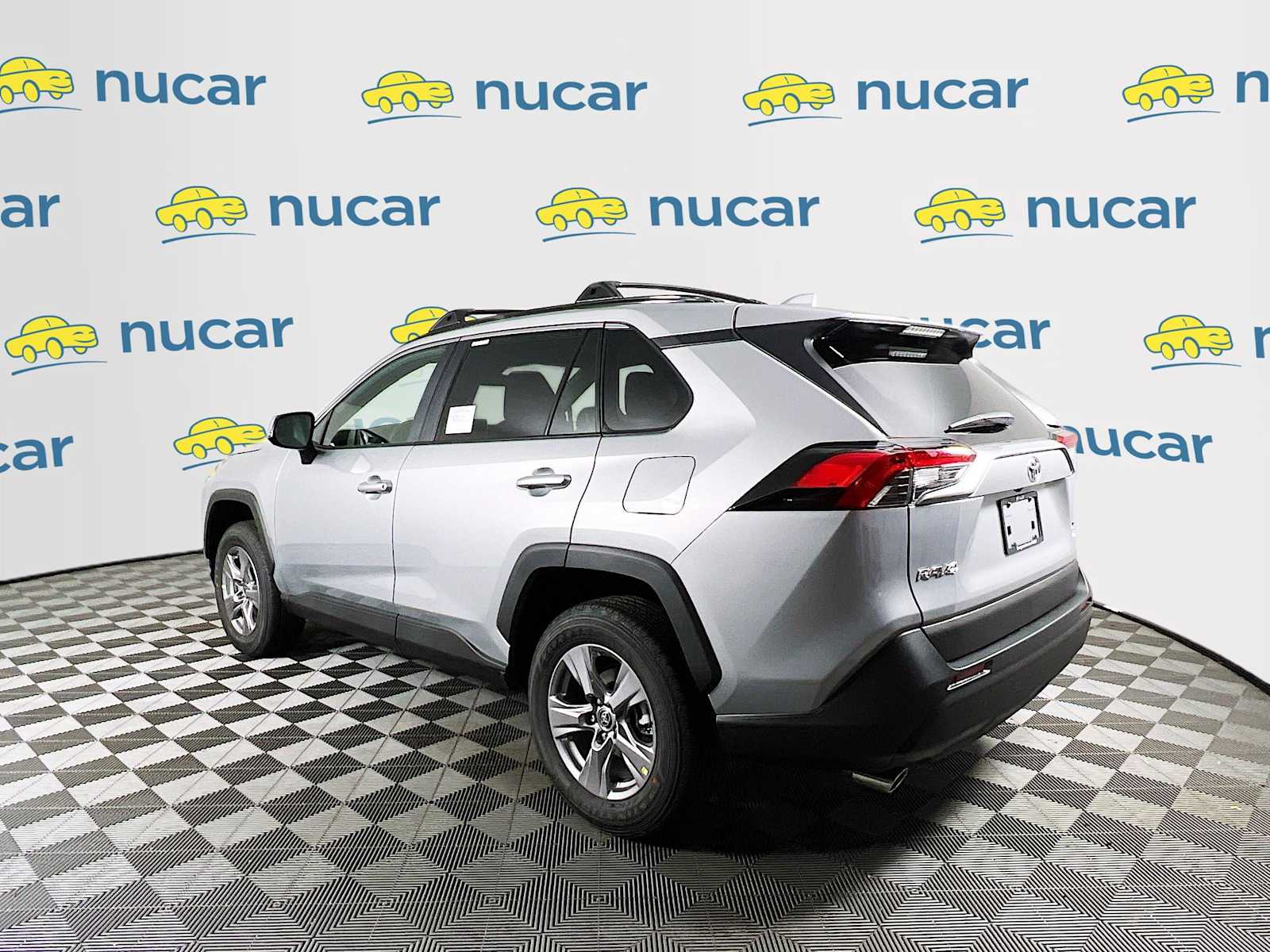 2025 Toyota RAV4 XLE - Photo 4