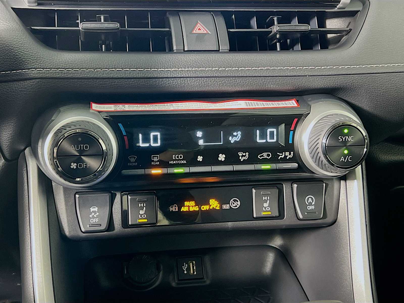 2025 Toyota RAV4 XLE - Photo 10