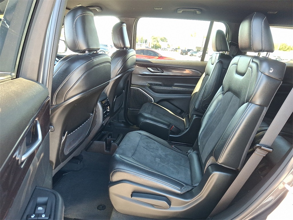 2022 Jeep Grand Cherokee L Altitude - Photo 11