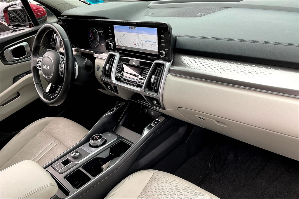 2022 Kia Sorento Hybrid S - Photo 13