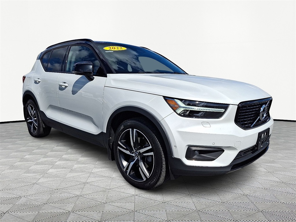2022 Volvo XC40 R-Design