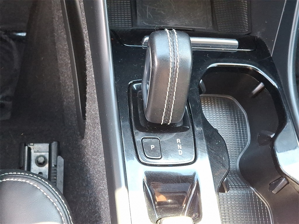 2022 Volvo XC40 R-Design - Photo 16