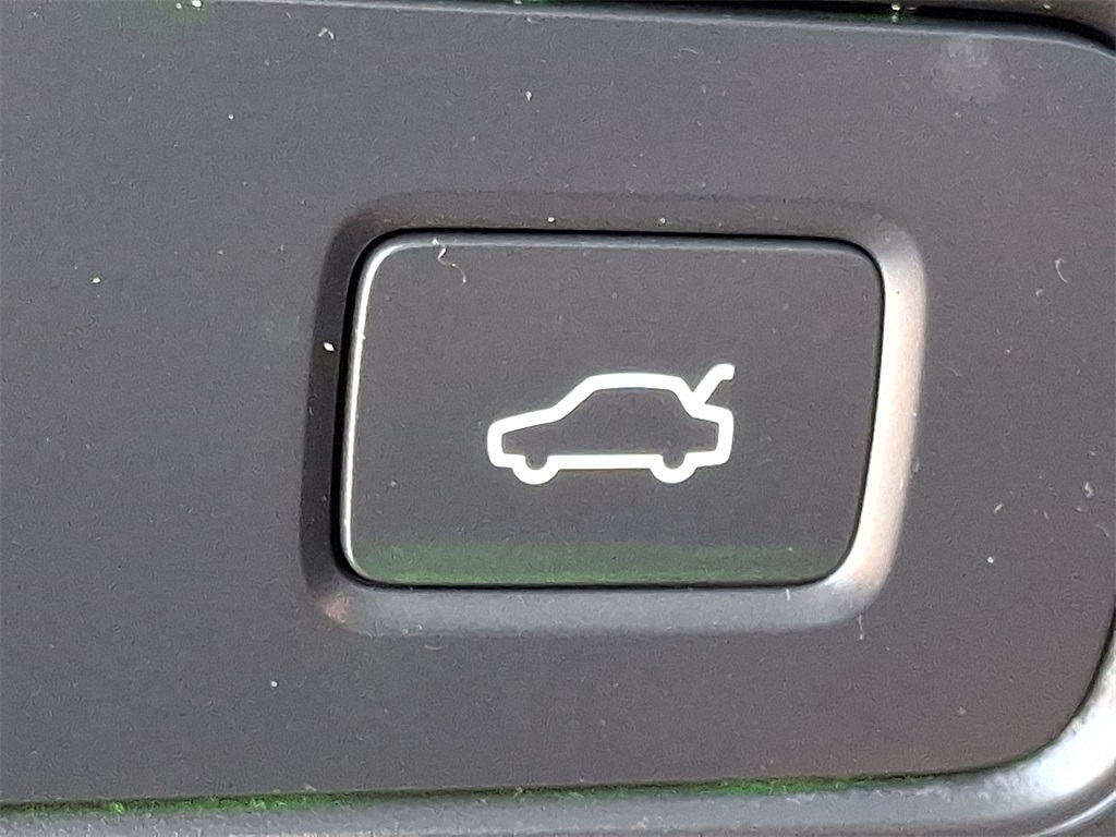 2022 Volvo XC40 R-Design - Photo 26