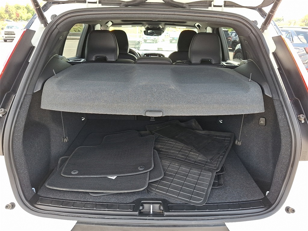 2022 Volvo XC40 R-Design - Photo 28