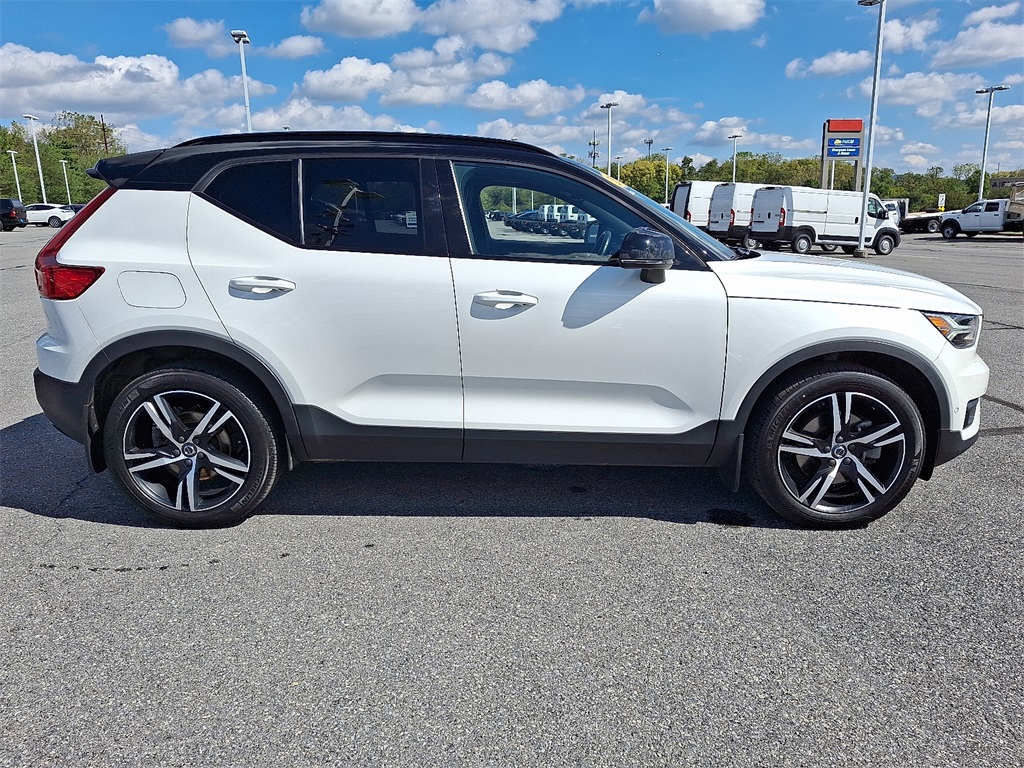 2022 Volvo XC40 R-Design - Photo 8