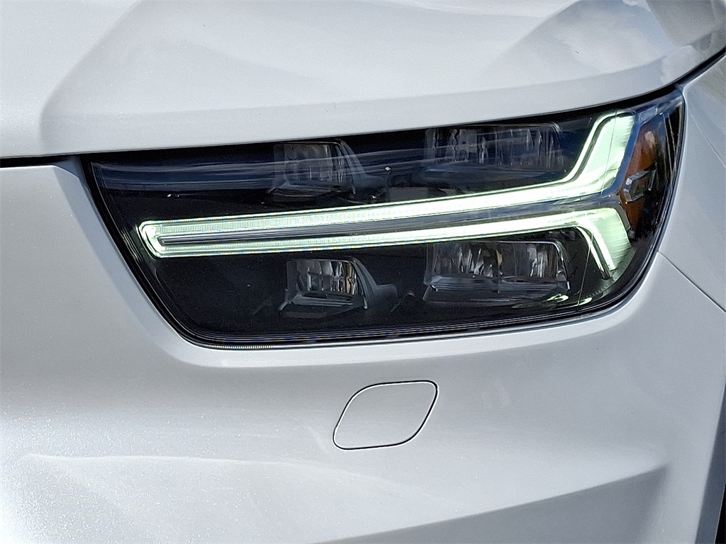 2022 Volvo XC40 R-Design - Photo 10