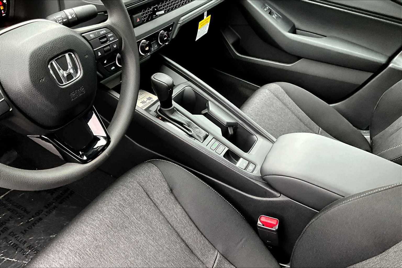 2025 Honda Accord SE - Photo 14