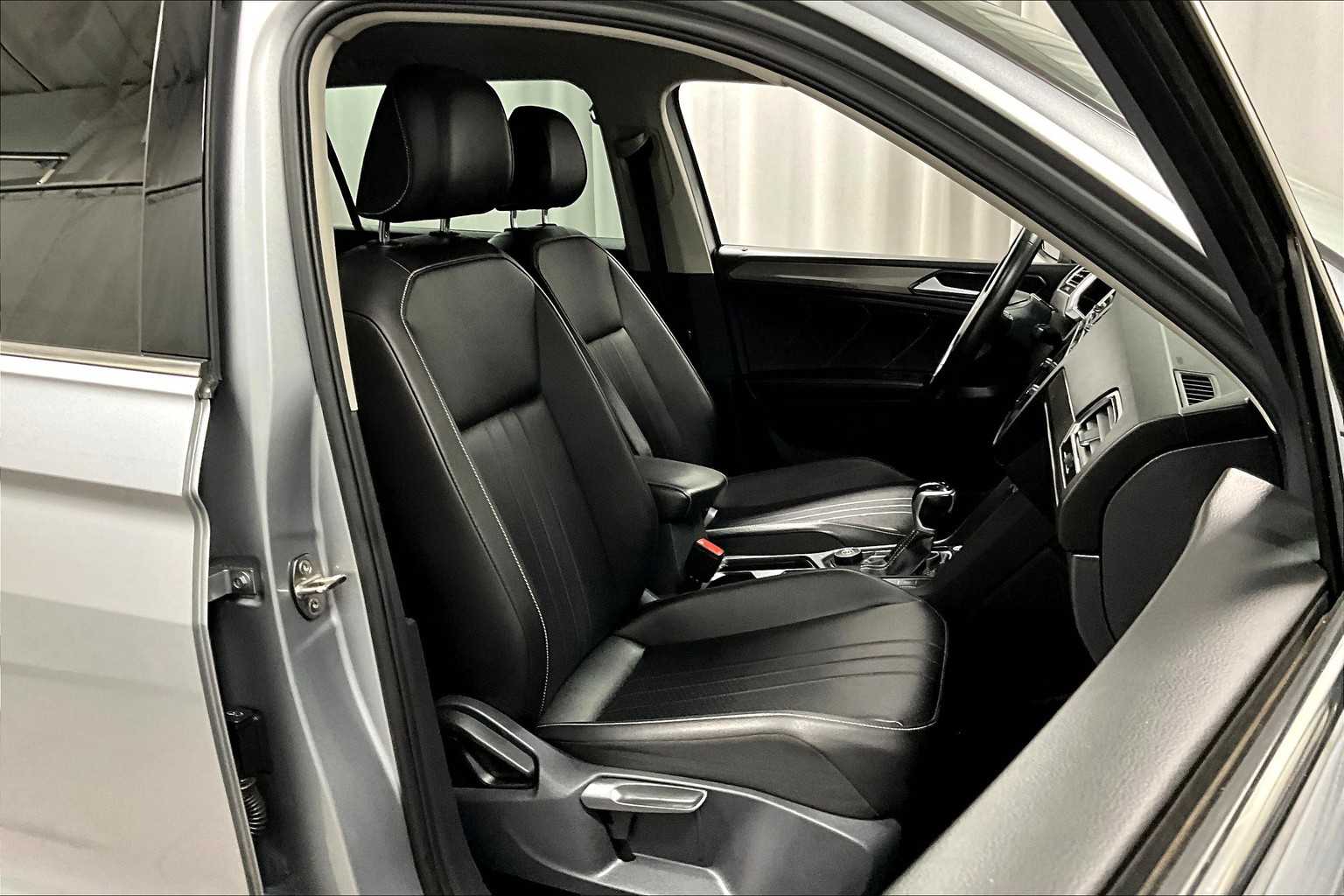 2022 Volkswagen Tiguan SE - Photo 11