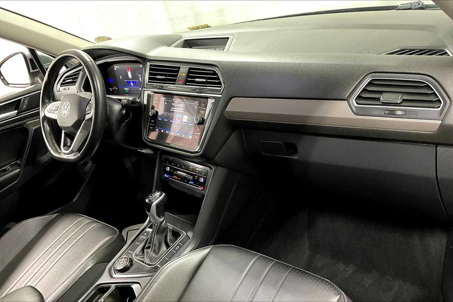 2022 Volkswagen Tiguan SE - Photo 14