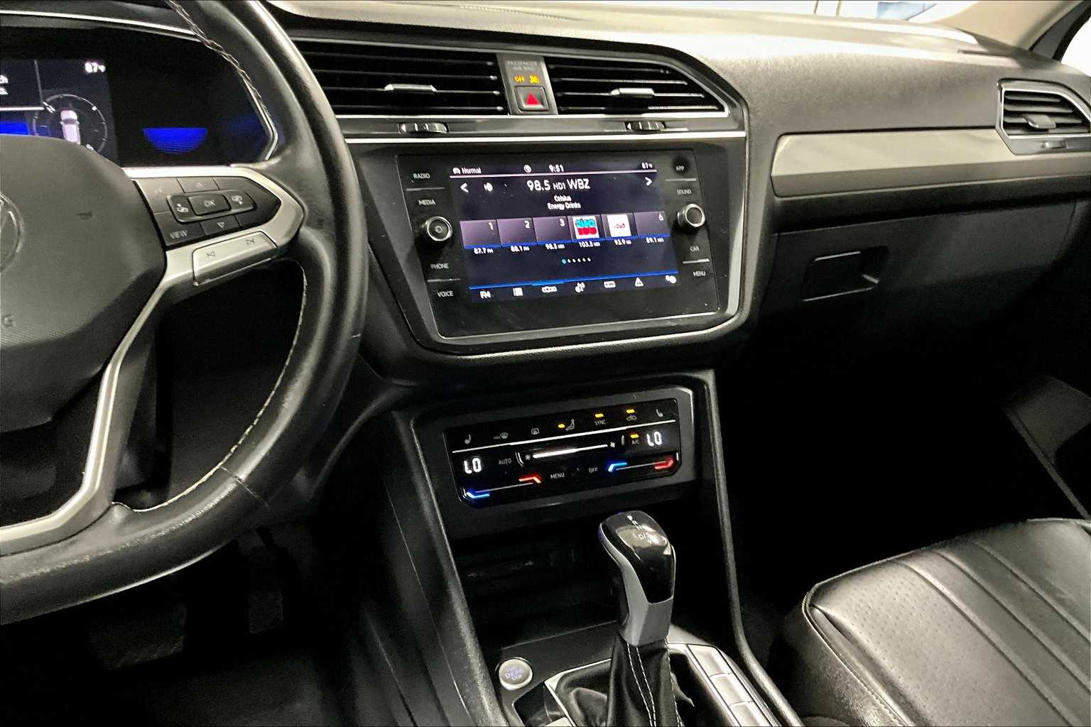 2022 Volkswagen Tiguan SE - Photo 18