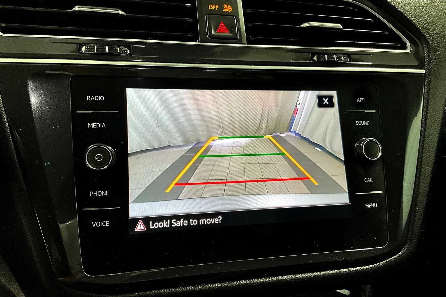 2022 Volkswagen Tiguan SE - Photo 19