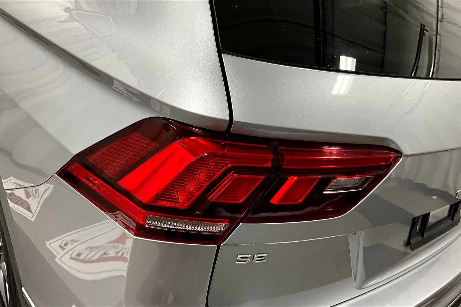 2022 Volkswagen Tiguan SE - Photo 30
