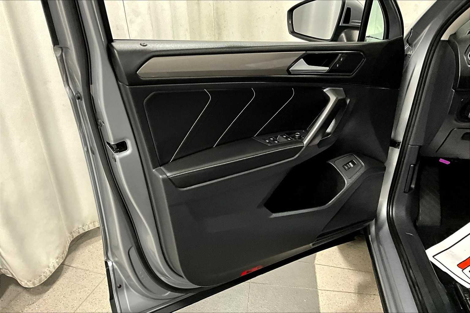 2022 Volkswagen Tiguan SE - Photo 9