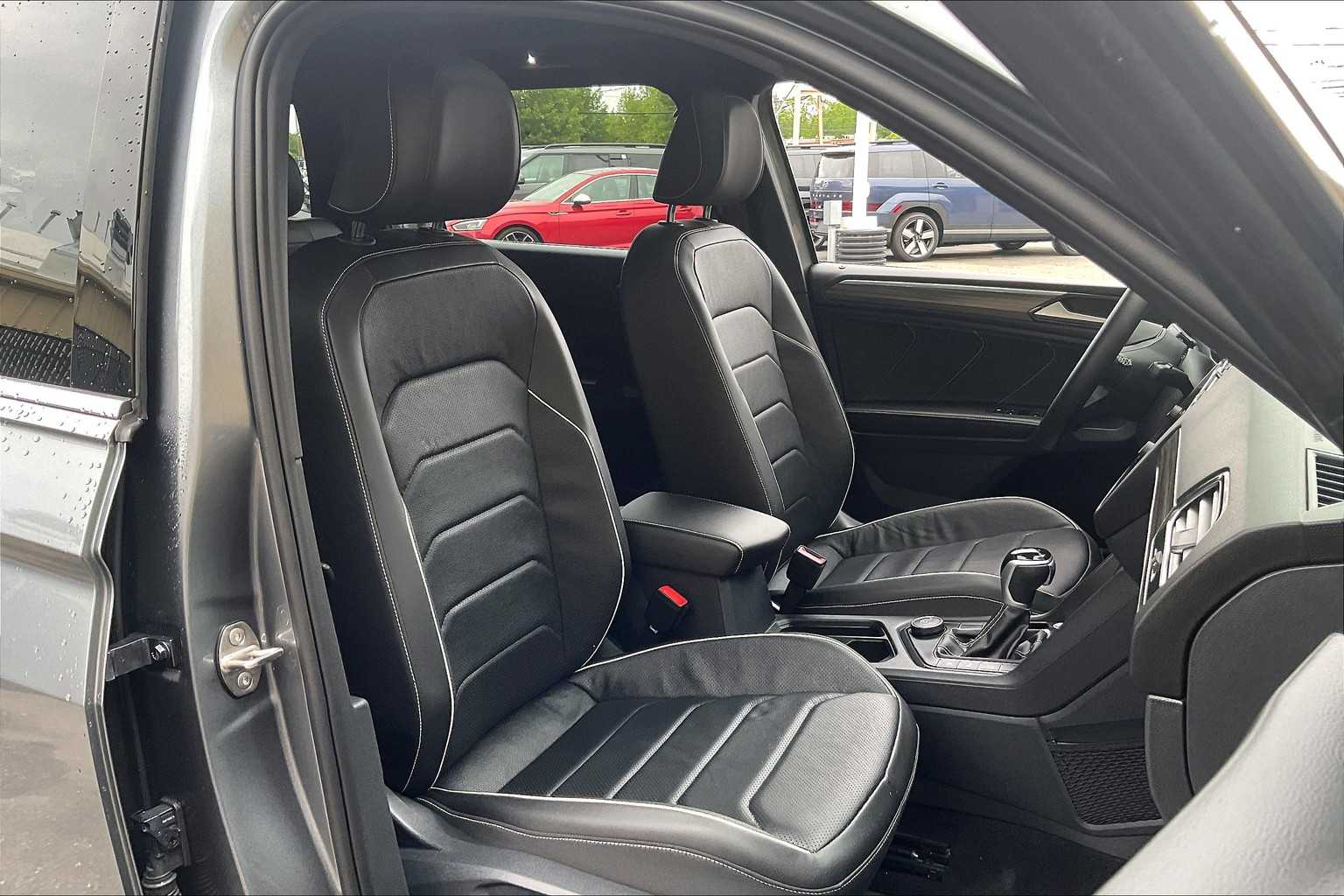 2023 Volkswagen Tiguan SEL R-Line - Photo 11