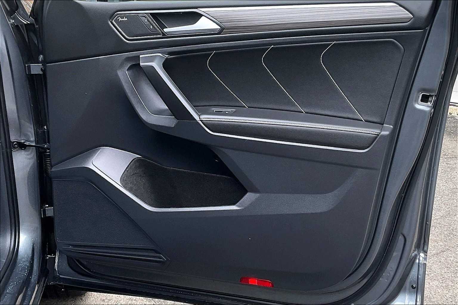 2023 Volkswagen Tiguan SEL R-Line - Photo 12
