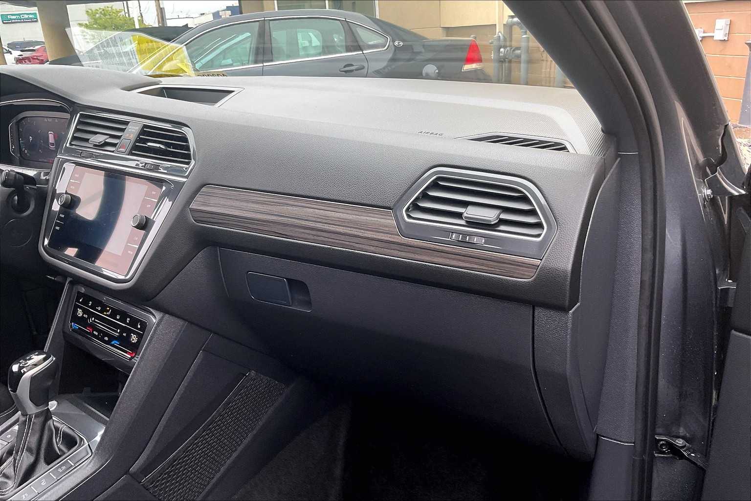 2023 Volkswagen Tiguan SEL R-Line - Photo 13
