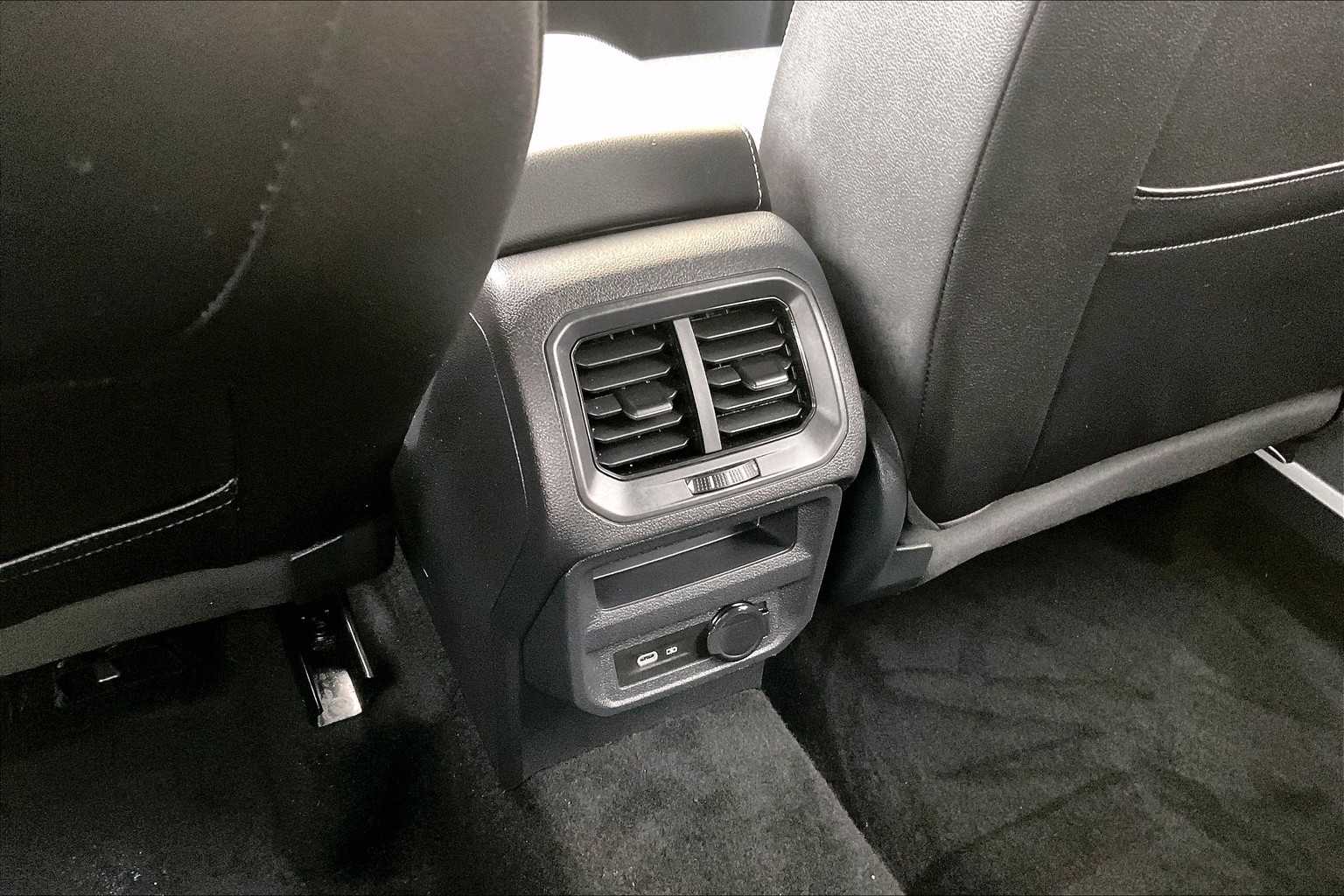 2023 Volkswagen Tiguan SEL R-Line - Photo 28