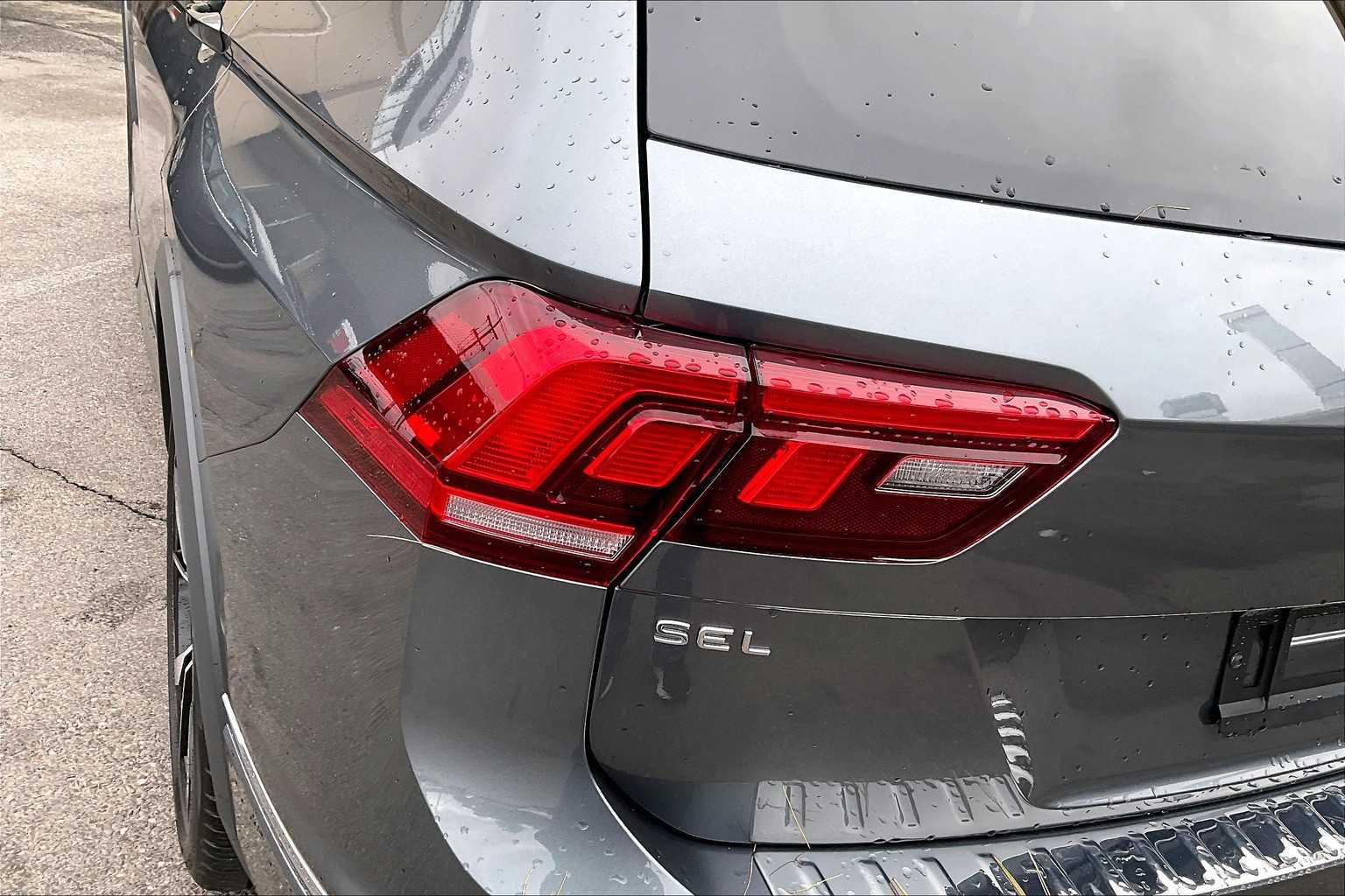 2023 Volkswagen Tiguan SEL R-Line - Photo 34