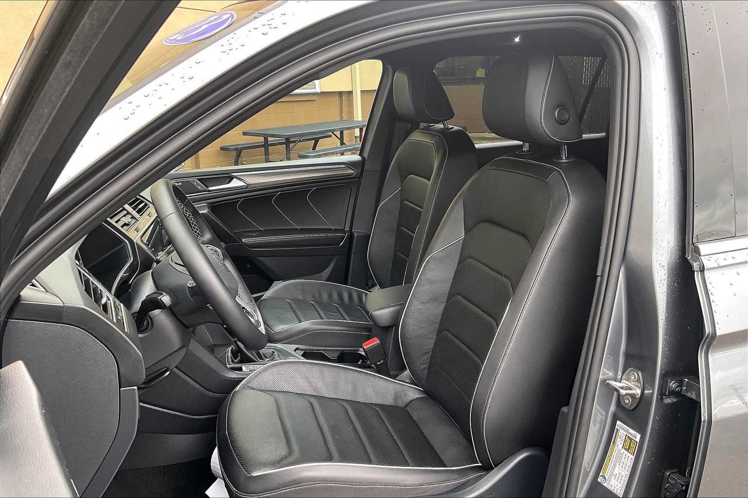 2023 Volkswagen Tiguan SEL R-Line - Photo 10