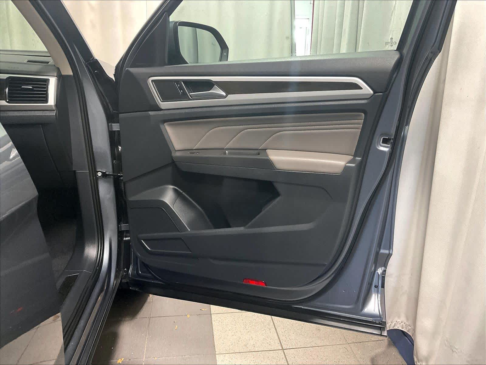 2023 Volkswagen Atlas 3.6L V6 SE w/Technology - Photo 12