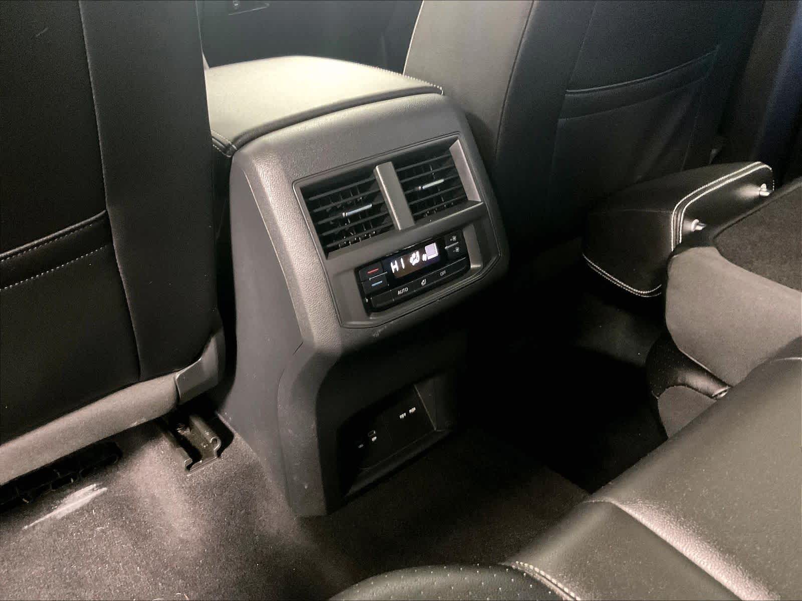 2023 Volkswagen Atlas 3.6L V6 SE w/Technology - Photo 29