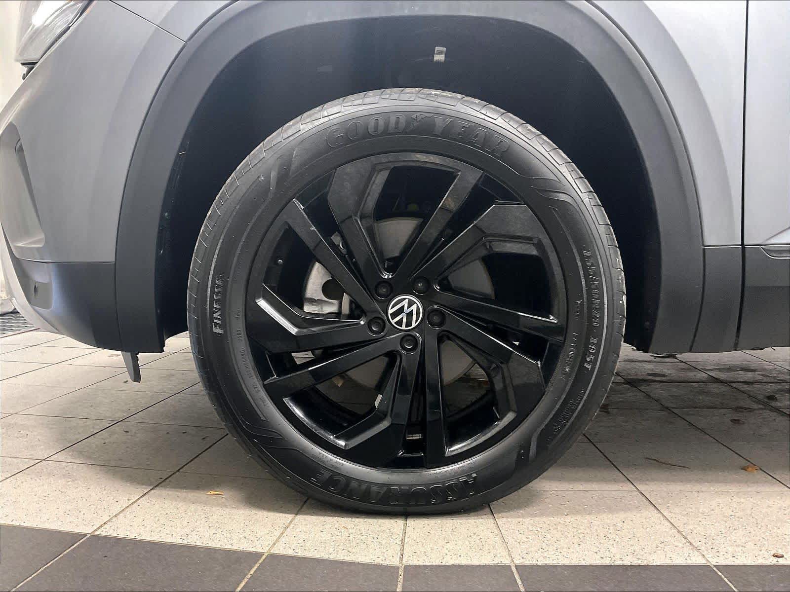 2023 Volkswagen Atlas 3.6L V6 SE w/Technology - Photo 7