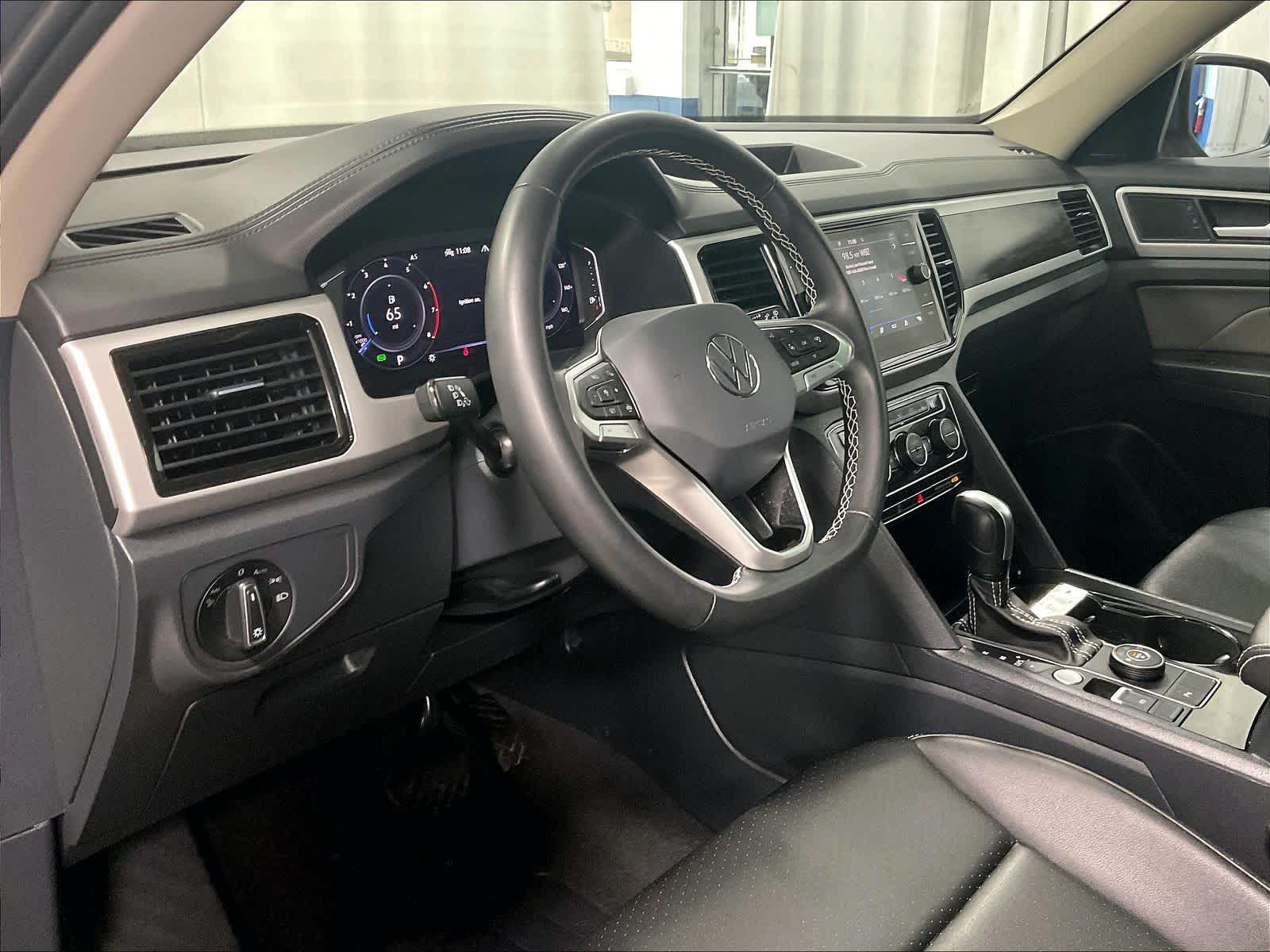 2023 Volkswagen Atlas 3.6L V6 SE w/Technology - Photo 8