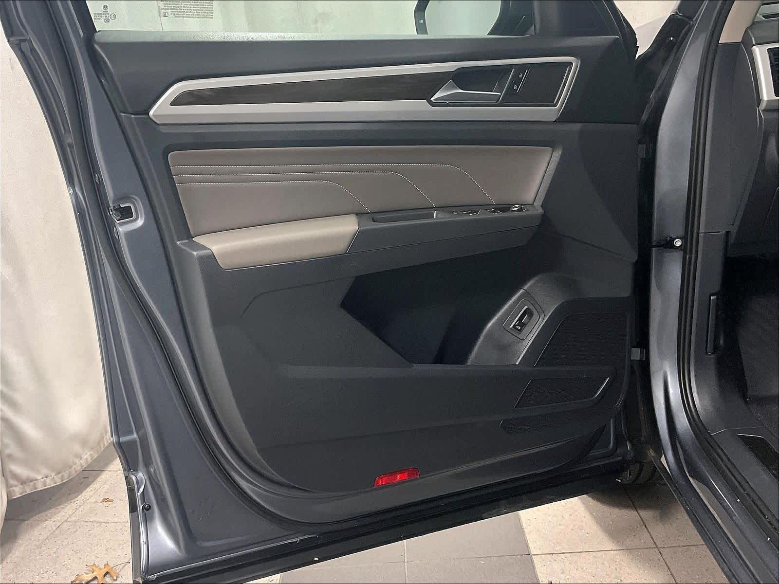 2023 Volkswagen Atlas 3.6L V6 SE w/Technology - Photo 9