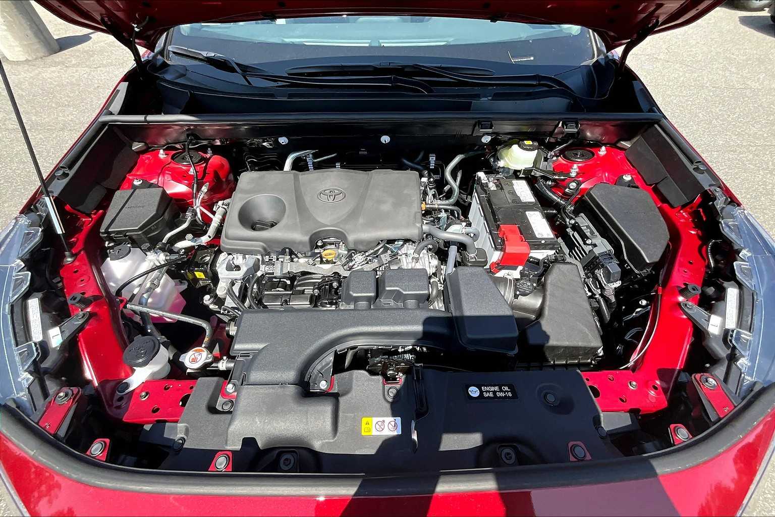 2025 Toyota RAV4 XLE - Photo 16