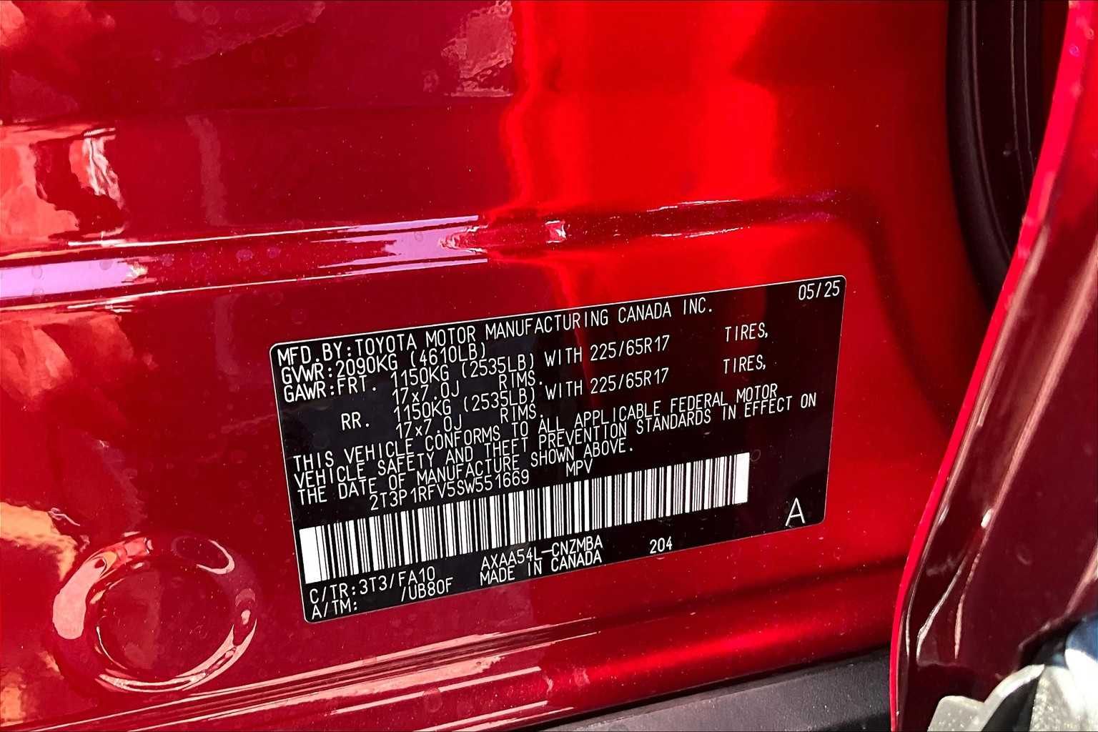 2025 Toyota RAV4 XLE - Photo 17