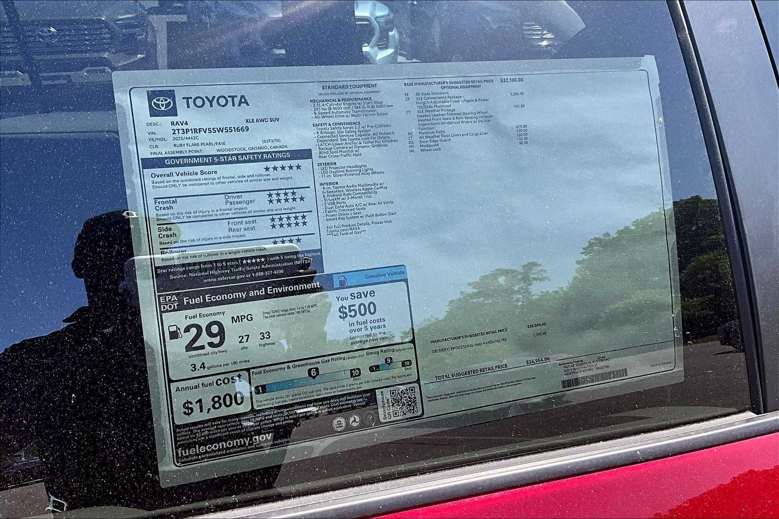 2025 Toyota RAV4 XLE - Photo 18
