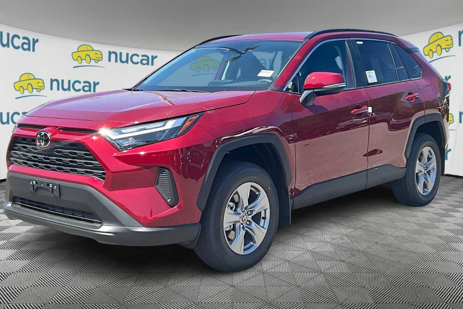 2025 Toyota RAV4 XLE - Photo 4