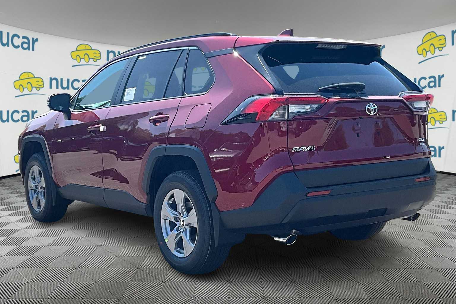 2025 Toyota RAV4 XLE - Photo 5