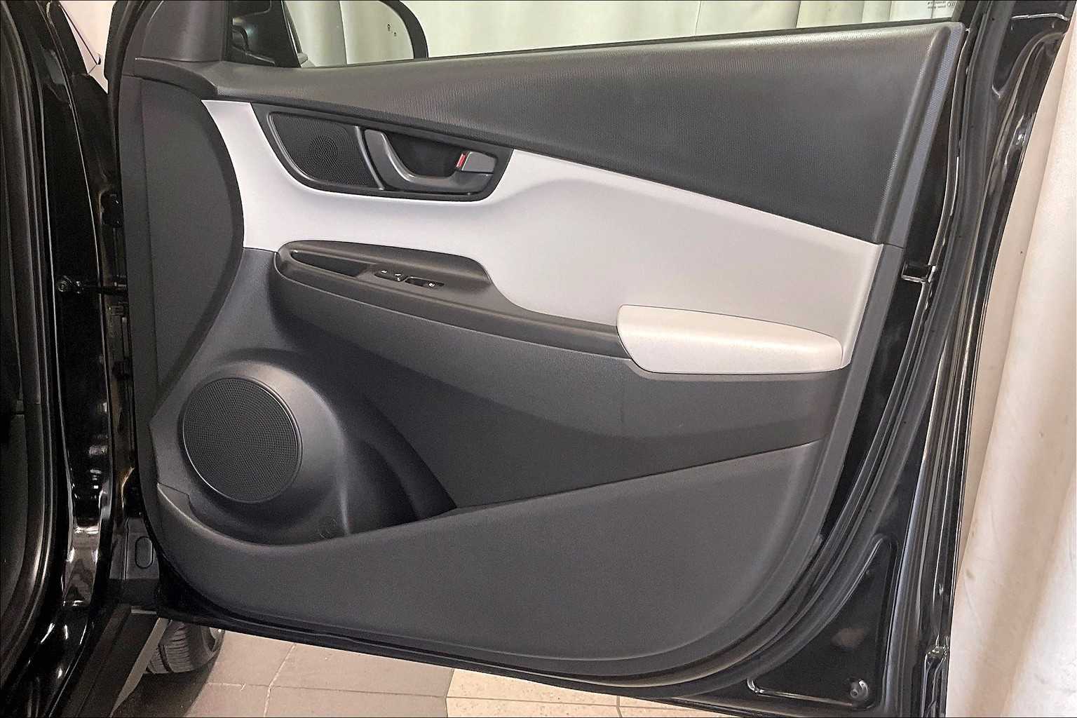 2023 Hyundai Kona SEL - Photo 12