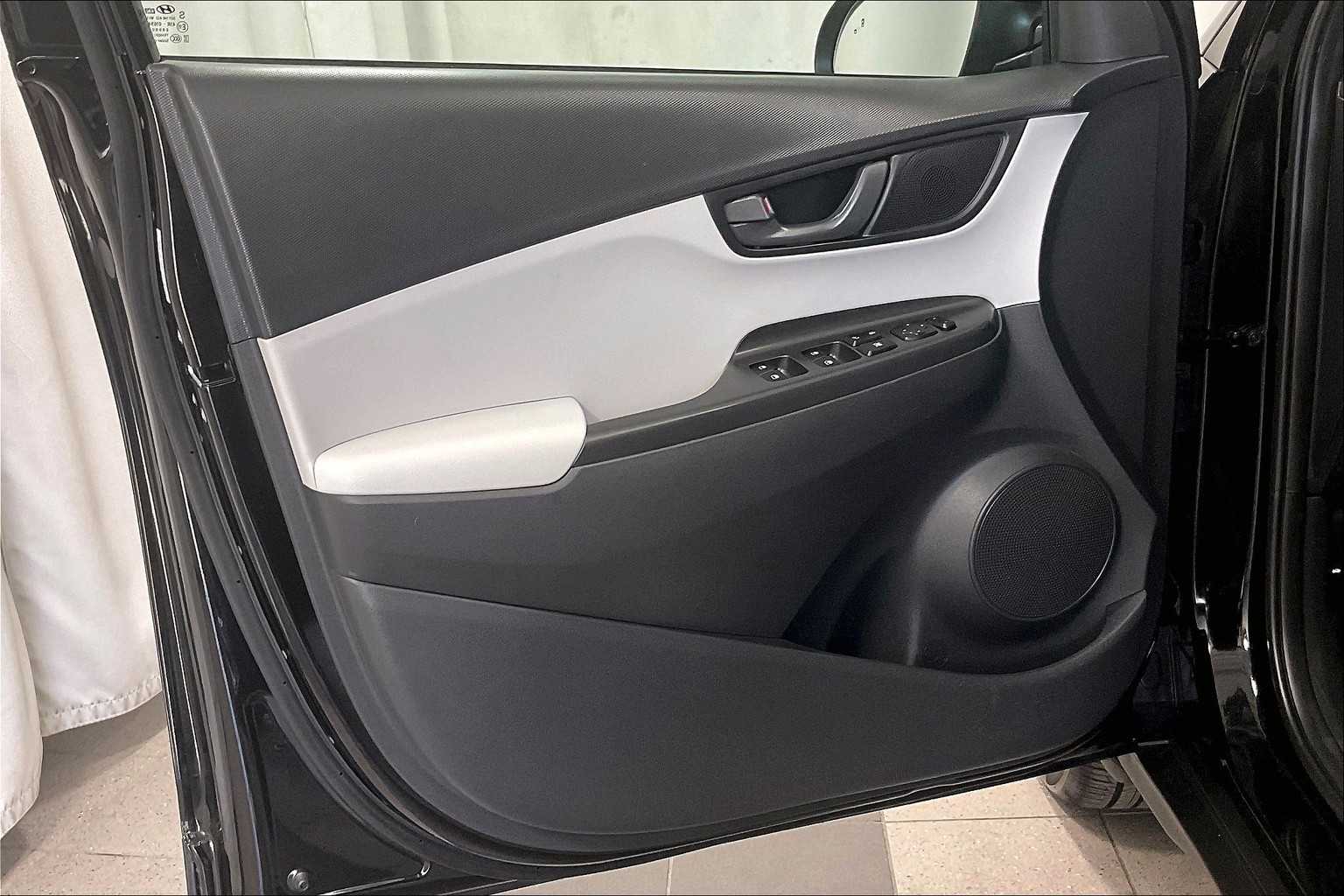2023 Hyundai Kona SEL - Photo 9