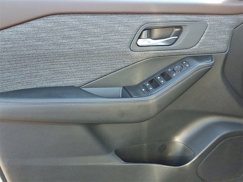 2023 Nissan Rogue SV - Photo 13