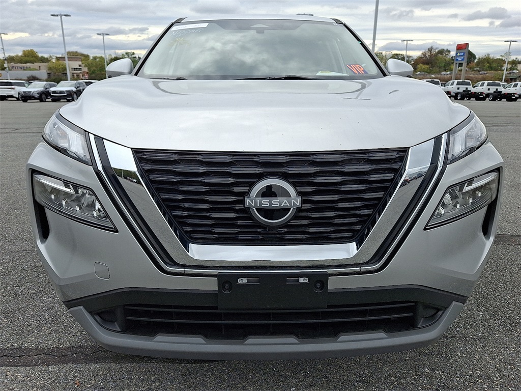 2023 Nissan Rogue SV - Photo 2