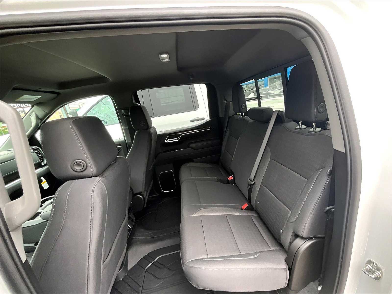 2025 Chevrolet Silverado 1500 LT - Photo 15