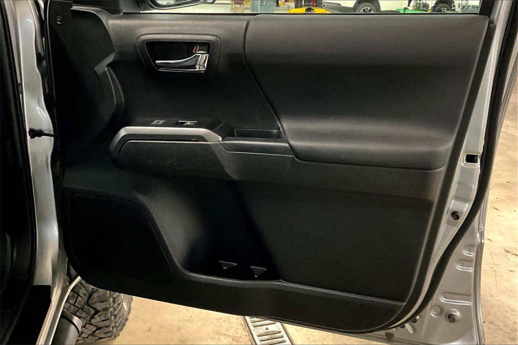 2021 Toyota Tacoma SR5 - Photo 12