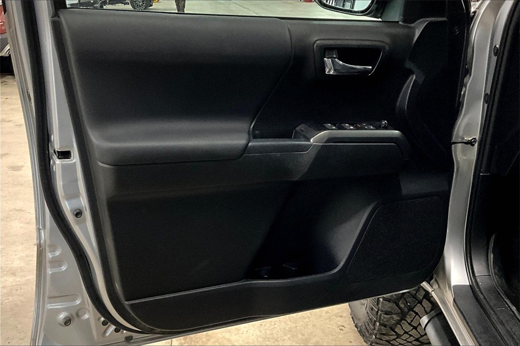 2021 Toyota Tacoma SR5 - Photo 9