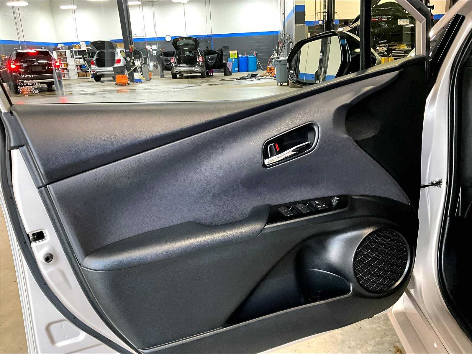 2020 Toyota Prius Prime XLE - Photo 9
