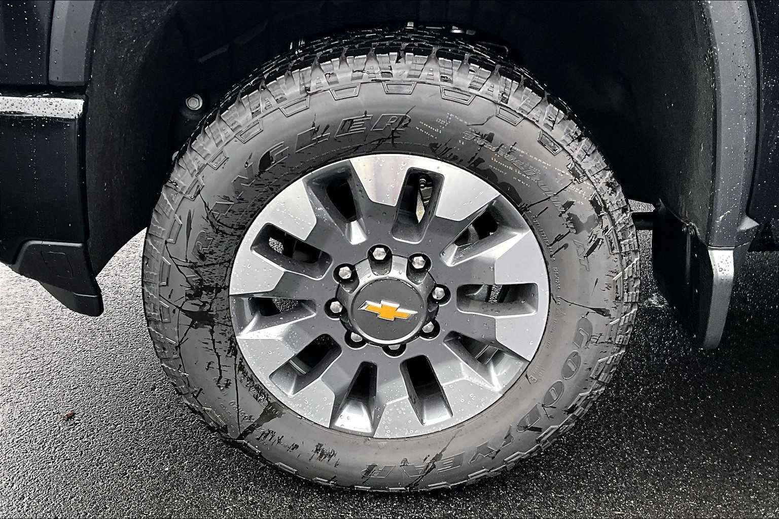 2025 Chevrolet Silverado 2500HD Custom - Photo 8