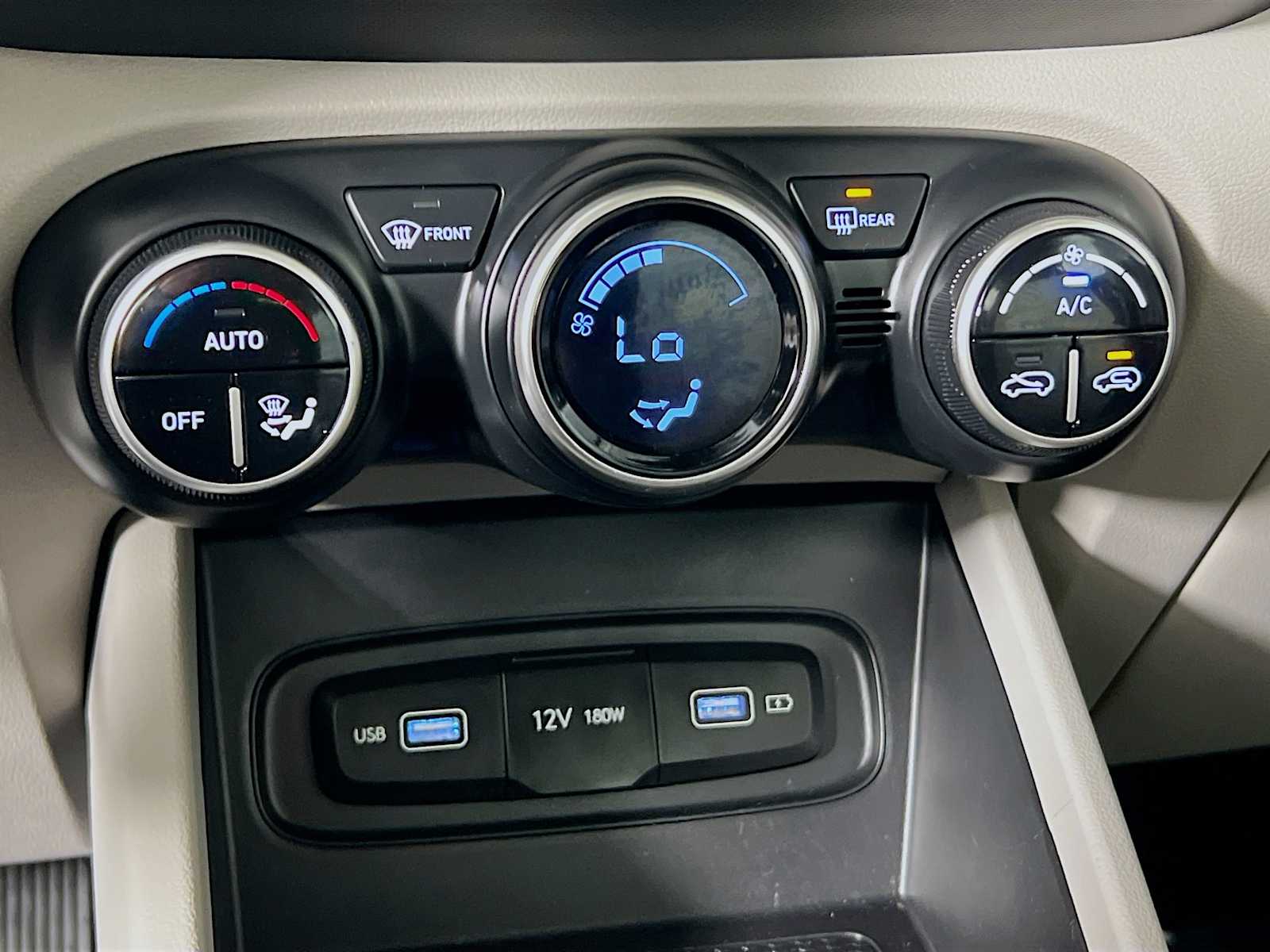 2022 Hyundai Venue SEL - Photo 15