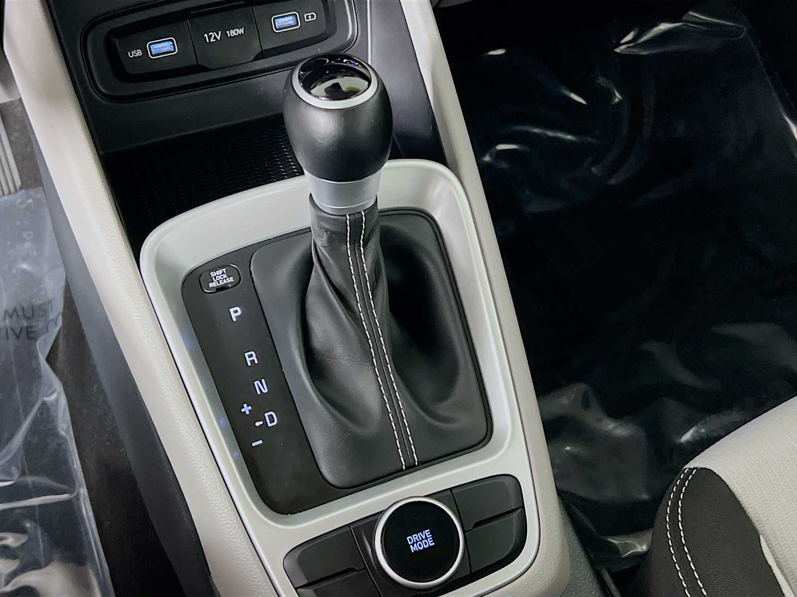 2022 Hyundai Venue SEL - Photo 16