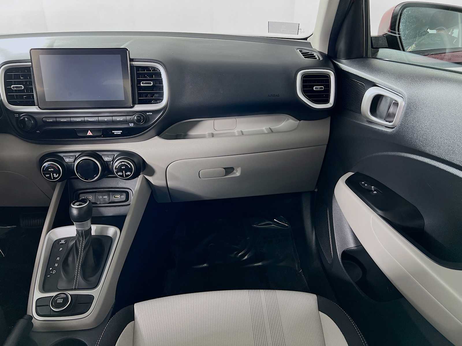 2022 Hyundai Venue SEL - Photo 23
