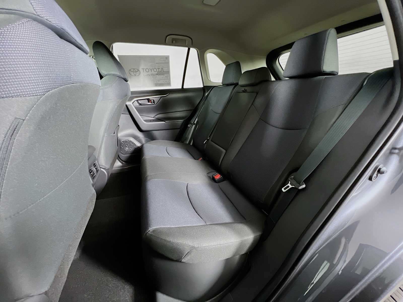 2025 Toyota RAV4 Hybrid LE - Photo 13